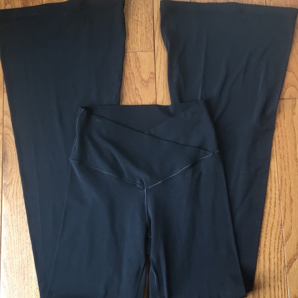 Aerie Offline Real Me Black Hi Waisted Crossover Flare Leggings Small